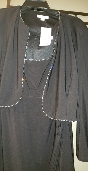 Ladies dress - Picture 2 of 3